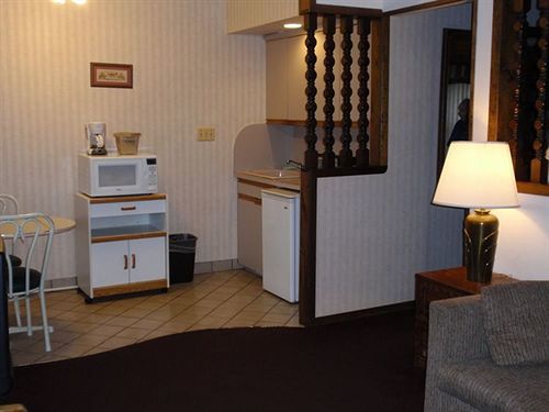 Chalet Inn & Suites Centerport Exteriör bild